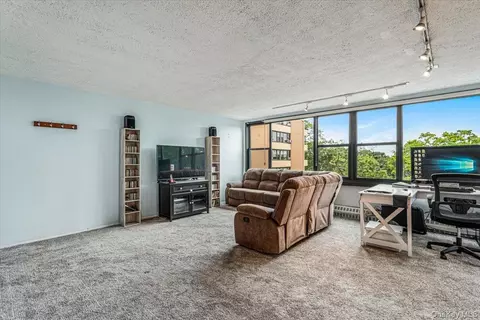 Living - 162-10 Powells Cove Blvd #7D, Whitestone, NY 11357 photo 1 of 2