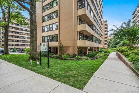Exterior - 162-10 Powells Cove Blvd #7D, Whitestone, NY 11357 photo 1 of 4
