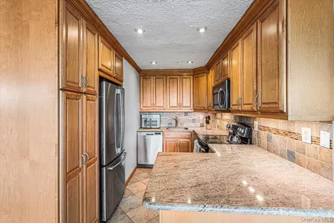 Kitchen - 162-10 Powells Cove Blvd #7D, Whitestone, NY 11357 photo 1 of 2