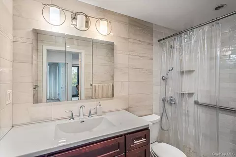 Bath - 162-10 Powells Cove Blvd #7D, Whitestone, NY 11357 photo 1 of 1