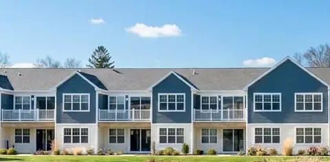 606 Bay View Cir #6, Moriches, NY 11955