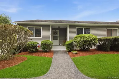 184 Long Hill Dr #A, Yorktown, NY 10598