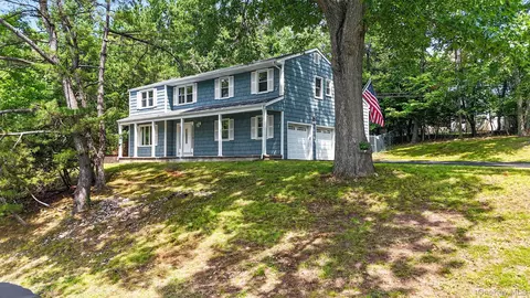 1 Gates Pl, Orangetown, NY 10983