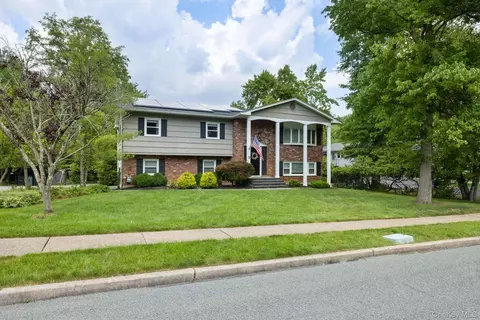 9 Behrendt Dr, Orangetown, NY 10965