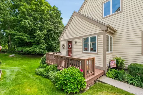 Exterior - 4001 Hickory Ct, Peekskill, NY 10566 photo 4 of 11