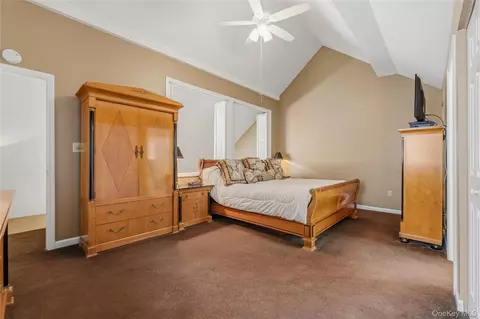 Bedroom - 4001 Hickory Ct, Peekskill, NY 10566 photo 2 of 3