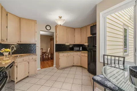 Kitchen - 4001 Hickory Ct, Peekskill, NY 10566 photo 4 of 4