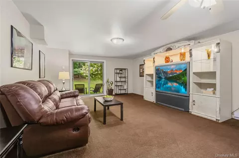 Living - 4001 Hickory Ct, Peekskill, NY 10566 photo 3 of 6