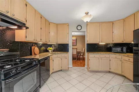 Kitchen - 4001 Hickory Ct, Peekskill, NY 10566 photo 1 of 4