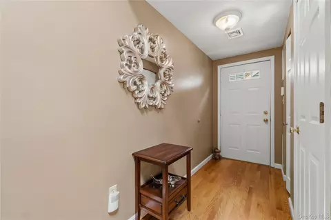 Entry Way - 4001 Hickory Ct, Peekskill, NY 10566 photo 1 of 1