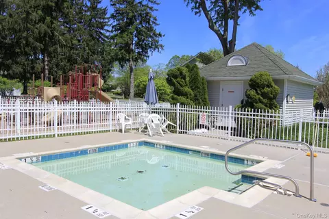 Exterior - 4001 Hickory Ct, Peekskill, NY 10566 photo 11 of 11