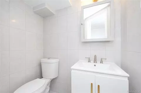 Bath - 1410 E 52nd St, Brooklyn, NY 11234 photo 3 of 3