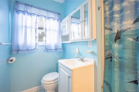 Bath - 32 Peter Cooper Dr, Poughkeepsie, NY 12601 photo 1 of 1