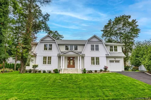 28 Alsace Pl, Northport, NY 11768