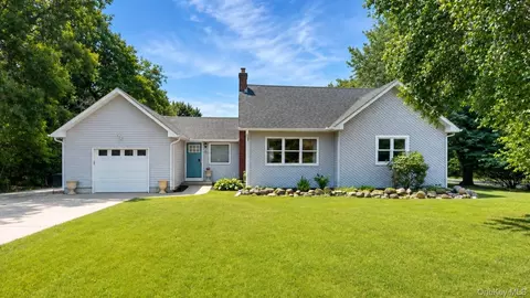 24 Miller Ave, Brookhaven, NY 11940
