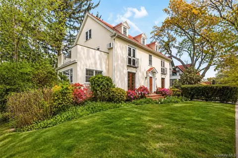 80-45 Grenfell St, New York, NY 11415
