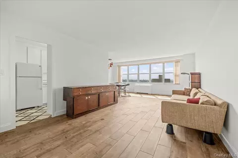 555 Kappock St #24T, New York, NY 10463
