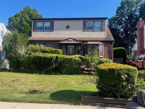 7 Edward Ave, Hicksville, NY 11801