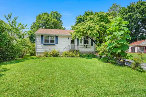 12 Raymond St, Cortlandt, NY 10548