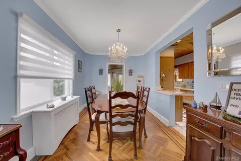 Dining - 342 E Walnut St, Long Beach, NY 11561 photo 1 of 3