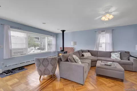 Living - 342 E Walnut St, Long Beach, NY 11561 photo 1 of 2