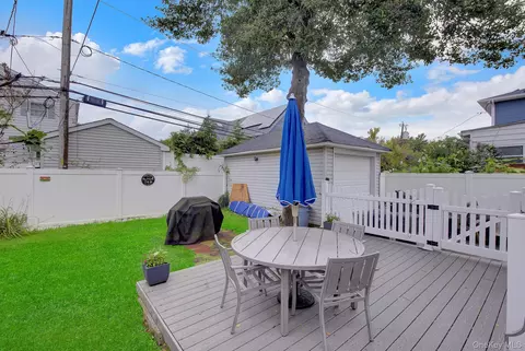 Exterior - 342 E Walnut St, Long Beach, NY 11561 photo 4 of 5