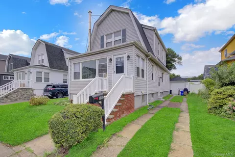 Exterior - 342 E Walnut St, Long Beach, NY 11561 photo 2 of 5