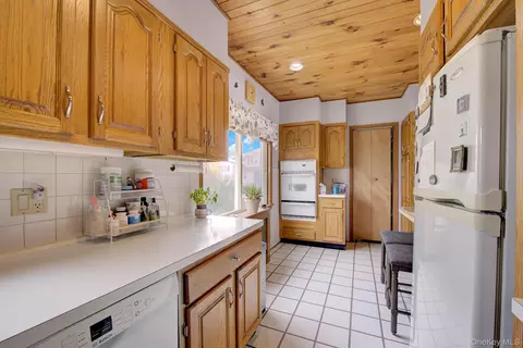 Kitchen - 342 E Walnut St, Long Beach, NY 11561 photo 2 of 3