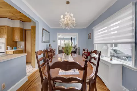 Dining - 342 E Walnut St, Long Beach, NY 11561 photo 2 of 3