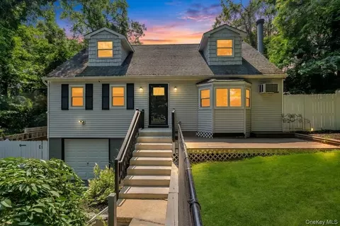 14 Seaside Ave, Sound Beach, NY 11789