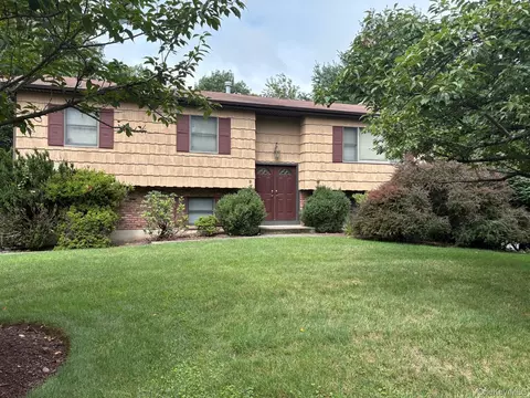 9 Rockridge Dr, Thiells, NY 10984
