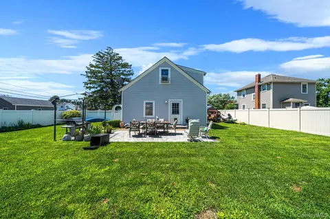 Exterior - 89 Avery Ave, Patchogue, NY 11772 photo 4 of 5
