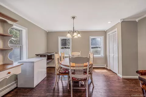 Dining - 89 Avery Ave, Patchogue, NY 11772 photo 1 of 2