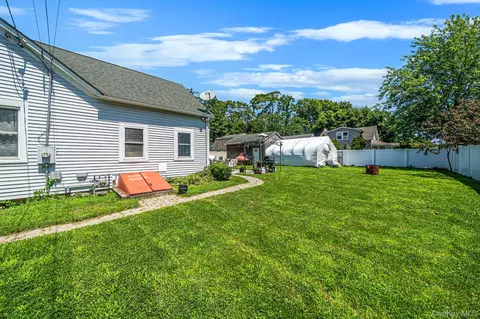Exterior - 89 Avery Ave, Patchogue, NY 11772 photo 3 of 5