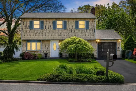 20 Revere Cir, Port Jefferson Station, NY 11776