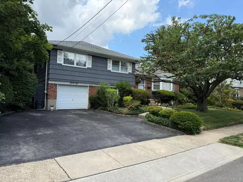 42 Foster Ave, Malverne, NY 11565