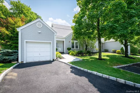 215 Sandpiper Ct, Yorktown, NY 10598