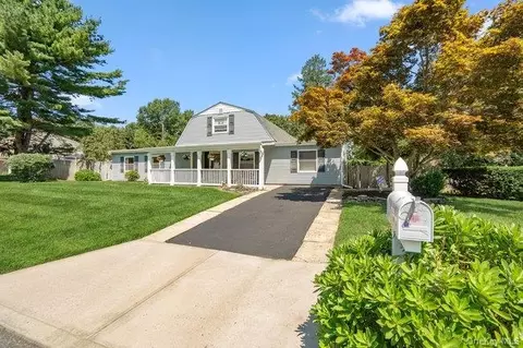 1 Grendon Ln, Farmingville, NY 11738