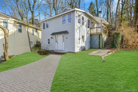 34 Glenna Little Trl, Huntington, NY 11743