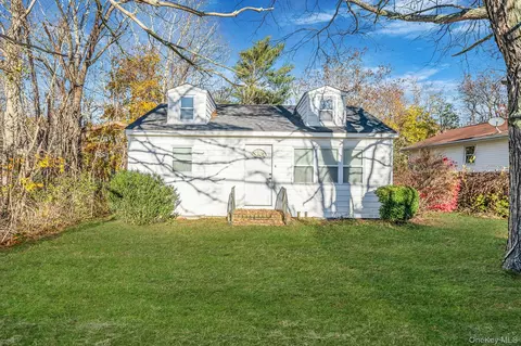 24485 Main Rd, Cutchogue, NY 11935