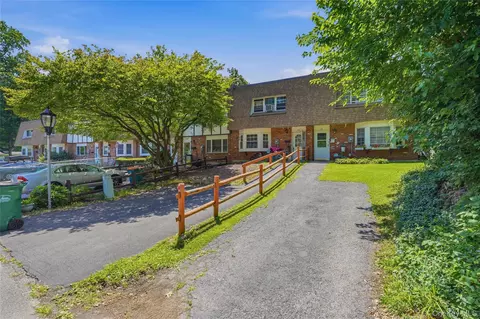 Exterior - 31 Roundtree Ct, Beacon, NY 12508 photo 8 of 8