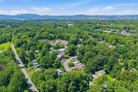 View/Area - 31 Roundtree Ct, Beacon, NY 12508 photo 4 of 6