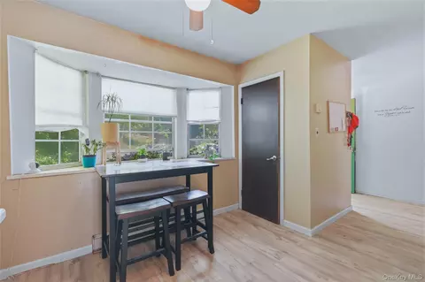 Entry Way - 31 Roundtree Ct, Beacon, NY 12508 photo 3 of 4