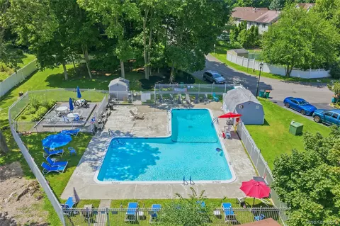 Exterior - 31 Roundtree Ct, Beacon, NY 12508 photo 3 of 8