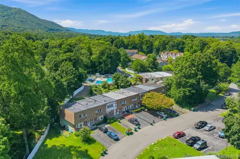 View/Area - 31 Roundtree Ct, Beacon, NY 12508 photo 1 of 6