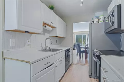 Kitchen - 31 Roundtree Ct, Beacon, NY 12508 photo 2 of 3