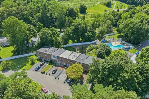 View/Area - 31 Roundtree Ct, Beacon, NY 12508 photo 3 of 6