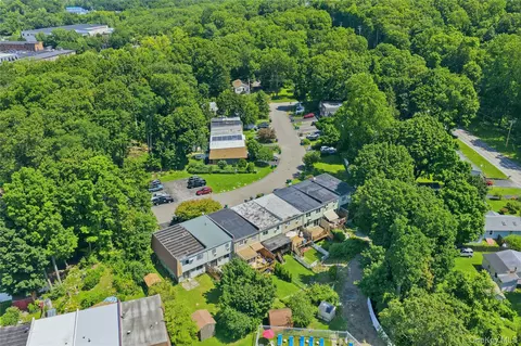 View/Area - 31 Roundtree Ct, Beacon, NY 12508 photo 5 of 6