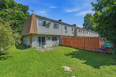 Exterior - 31 Roundtree Ct, Beacon, NY 12508 photo 4 of 8
