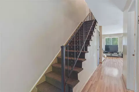 Entry Way - 31 Roundtree Ct, Beacon, NY 12508 photo 4 of 4